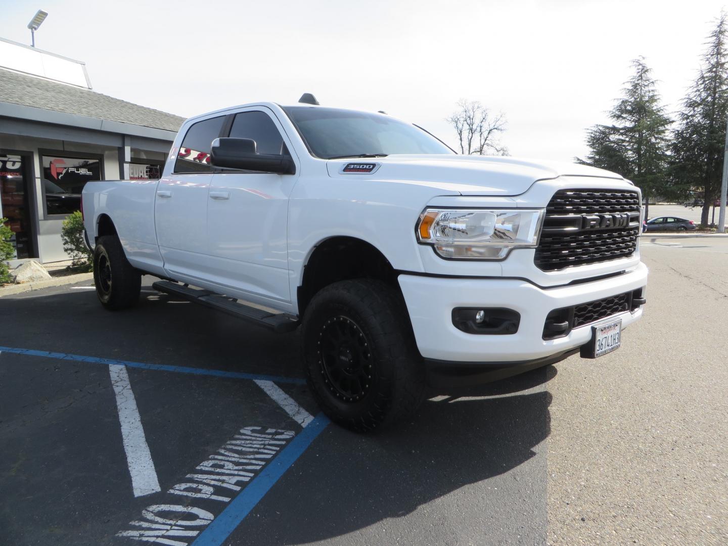 2022 White RAM 3500 Big Horn Crew Cab LWB 4WD (3C63R3HL9NG) with an 6.7L L6 OHV 24V TURBO DIESEL engine, 6A transmission, located at 2630 Grass Valley Highway, Auburn, CA, 95603, (530) 508-5100, 38.937893, -121.095482 - Photo#2